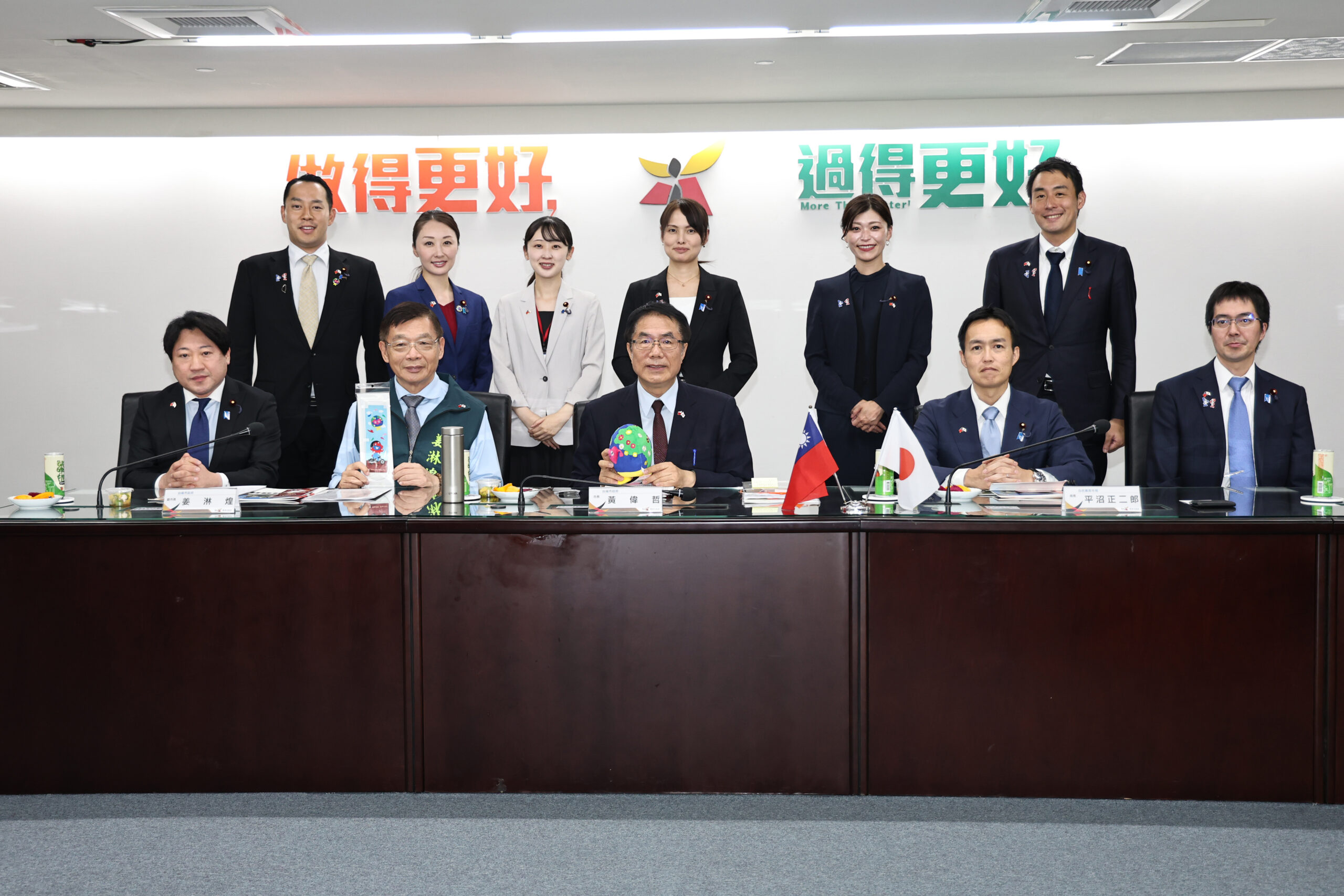 台日友好再深化　自民黨青年局訪台南、黃偉哲捐10萬元援助熊本震災